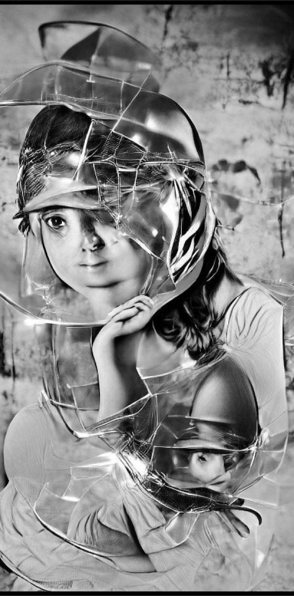 2022-08-31-19-16-272022-08-31-15-51-16inpimg-leoni-girl-with-plexiglass-helmet-portrait-empty-background-surrealism-photograph-01D4EEEE02-B9F9-911A-2817-58A5E0DF4E1A.jpg