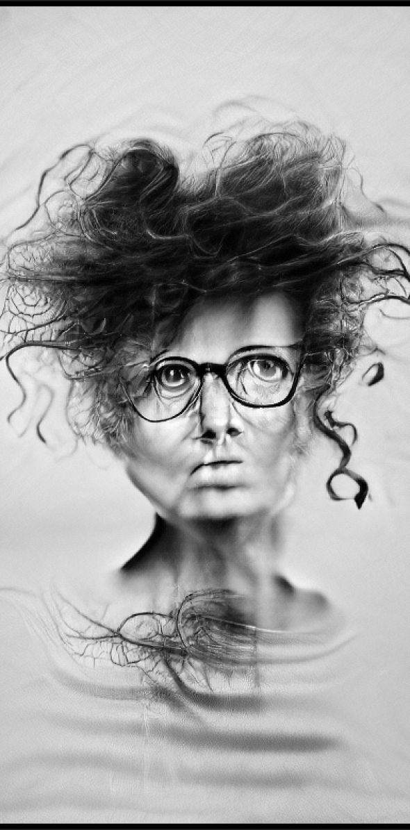 2022-08-31-19-16-272022-08-31-15-13-47inpimg-jenni-woman-with-glasses-and-wild-hair-portrait-empty-background-surrealism-photograph-0145483E7A-6913-6414-603B-C585D4021C4B.jpg